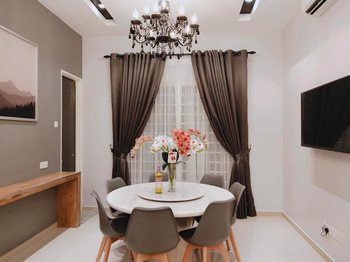 Sea Lion Kuala Selangor Semi-Detached Homestay Exterior photo